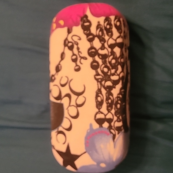 Sunglasses or glasses case - Picture 2 of 3